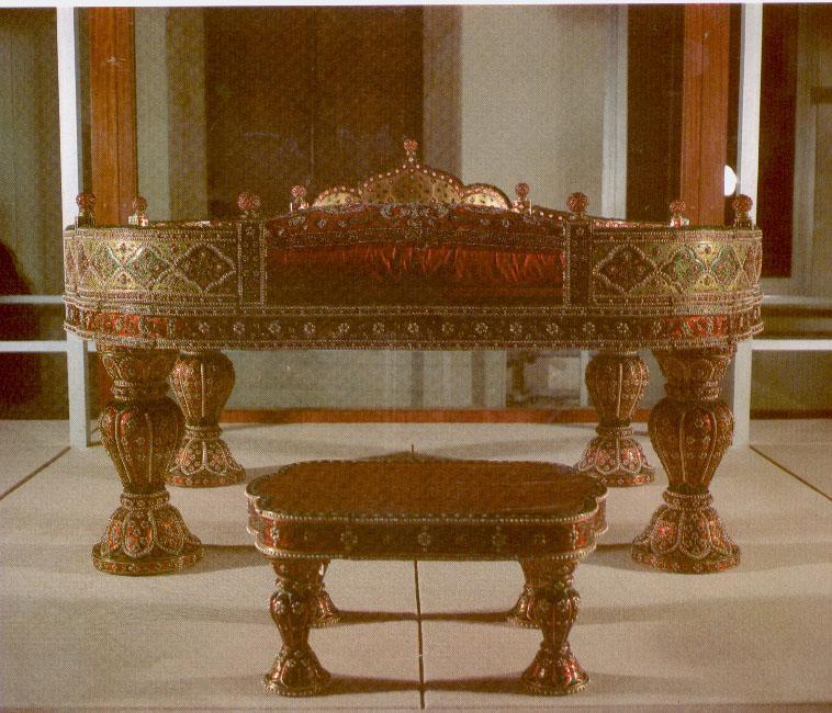 http://www.ee.bilkent.edu.tr/%7ehistory/Pictures2/shahnadirthrone.jpg