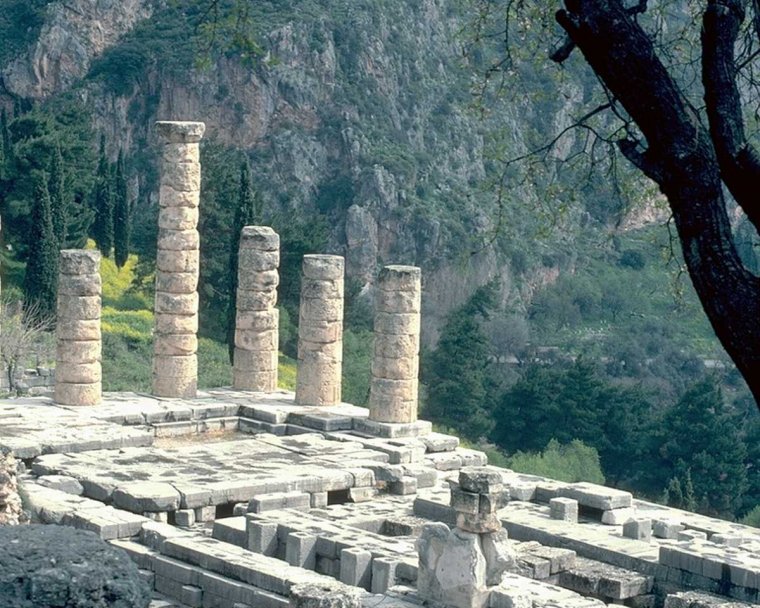 http://fotos0.mundofotos.net/2008/07_10_2008/mundo_imag1223413326/delfos-grecia.jpg