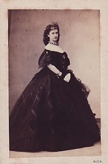 Sissi in black gown