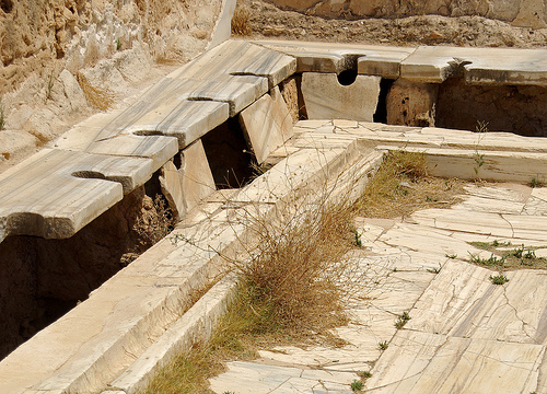 Latrina (detall), termes d'Adrià, Lepcis Magna