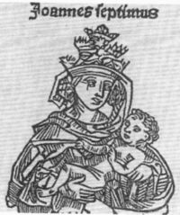 [200px-Papisajuana.jpg]” /></p>
<p>Juan VII o la Papisa Juana–</p>
<p>En dicho relato, la supuesta papisa se ubica alrededor del  año              1100 y aun no se le pone nombre. La narración dice que una              mujer muy talentosa, vestida como un hombre llegó a ser  notario              de la <span style=