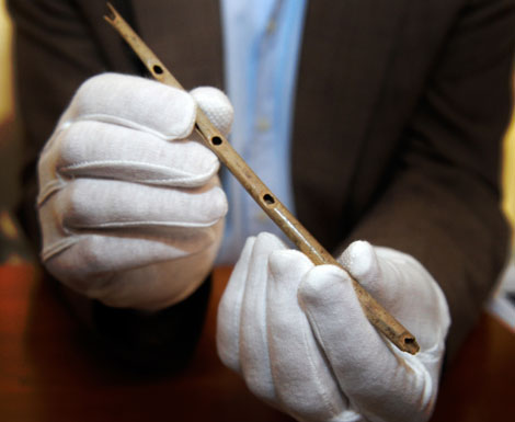 La flauta fabricada hace 35.000 años, hallada en Alemania. | AFP