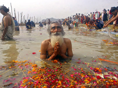 http://www.2point6billion.com/news/wp-content/uploads/2008/03/praying-in-the-ganges.jpg