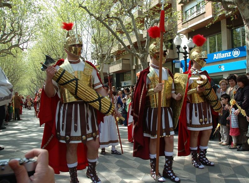 Archivo:Roman Lictor with fasces.JPG