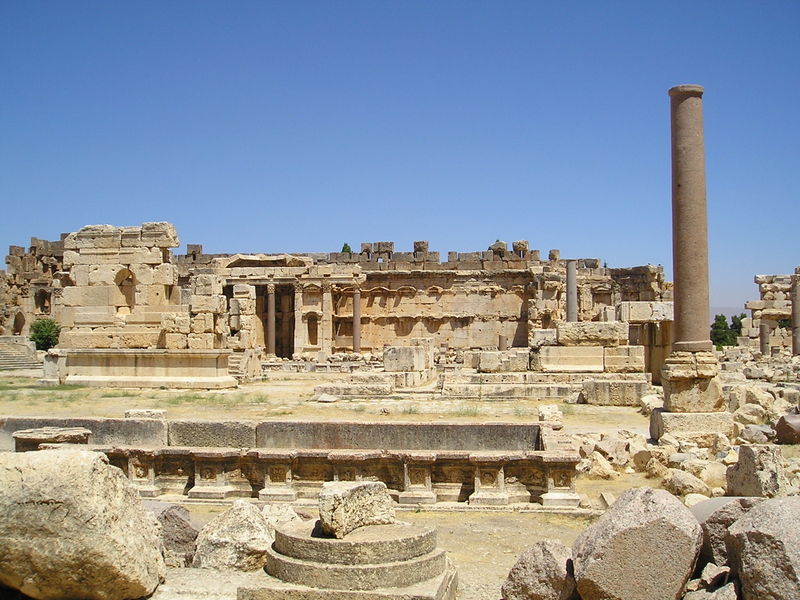 Archivo:BaalbekGreatCourt.jpg