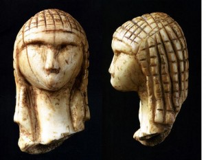 Un mujer desnuda no tiene por qué ser un objeto de culto prehistórico